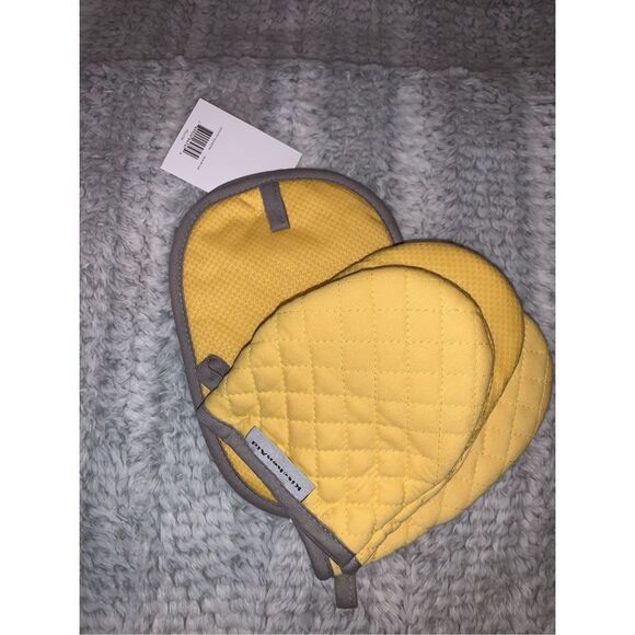 KitchenAid Potholder and Oven Mitts - Picture 1 of 2